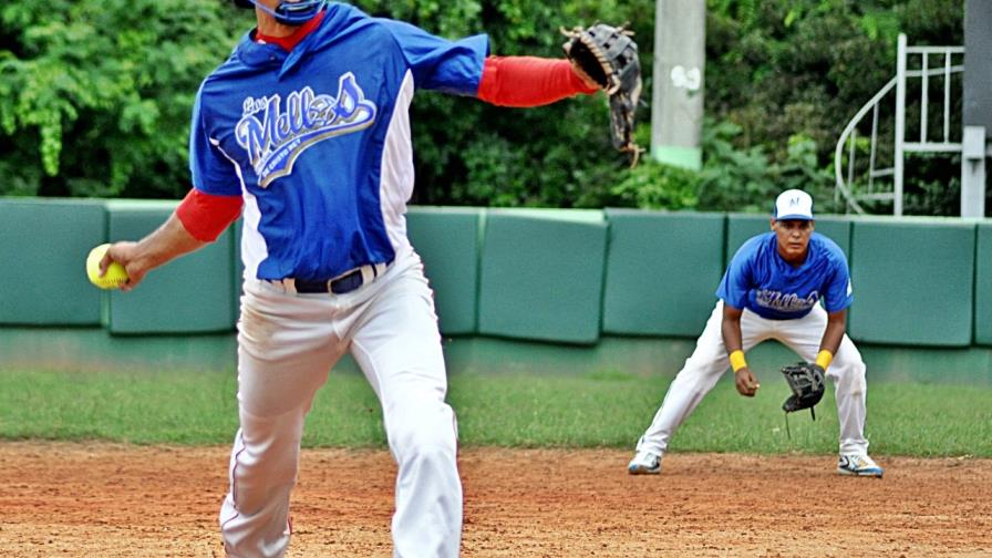 Los equipos ganadores del torneo de sóftbol del Distrito Nacional