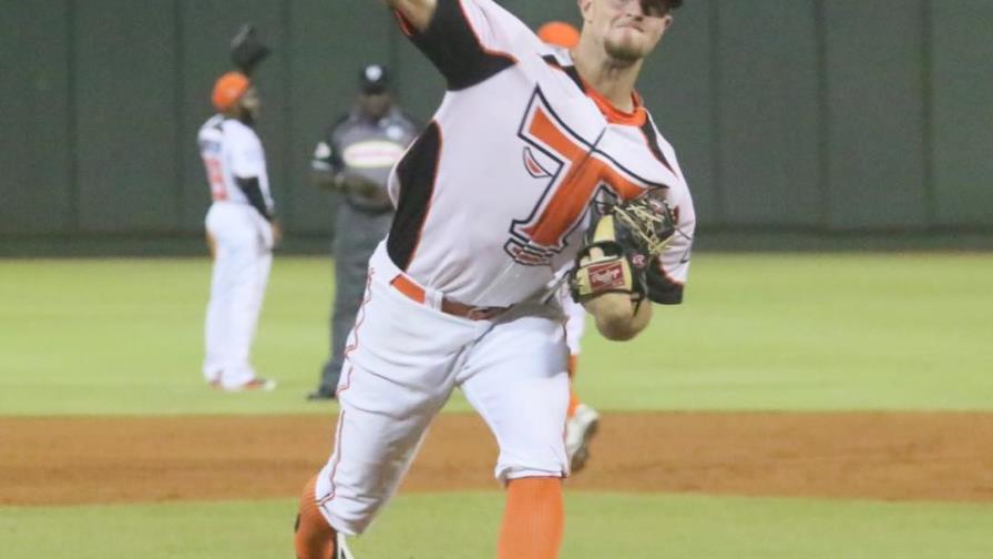 Los Toros aplastaron al Escogido con un pitcheo efectivo y bateo oportuno Los Toros aplastaron al Escogido con un pitcheo efectivo y bateo oportuno