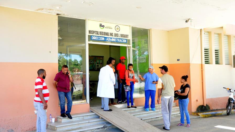 Paralizan hospitales de Mao en reclamo de mejores condiciones laborales