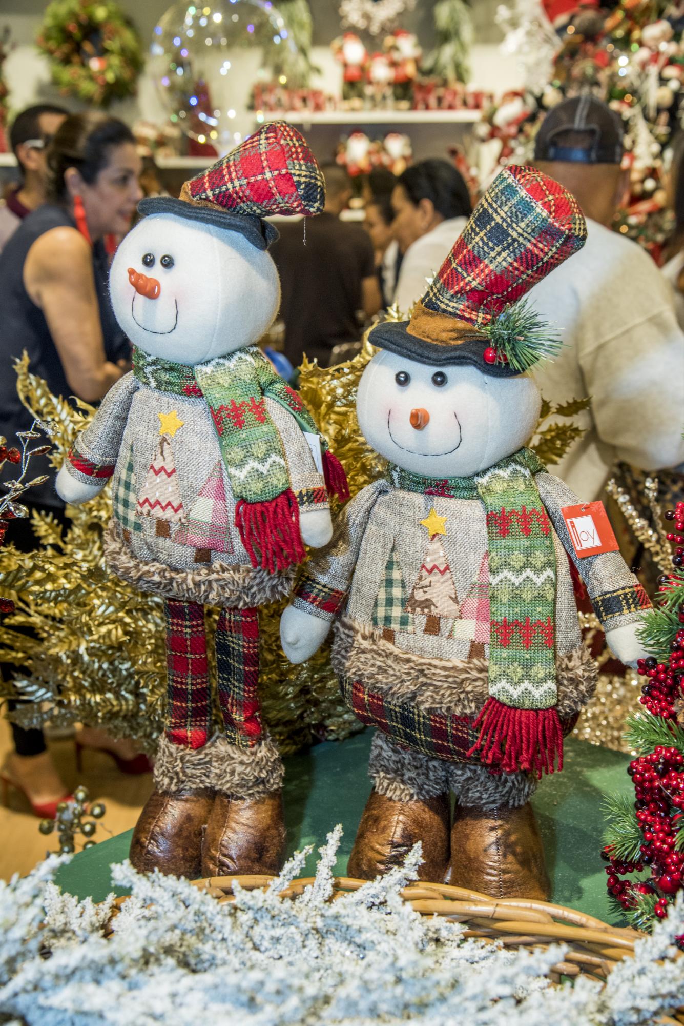 Deja que los personajes de la Navidad den la bienvenida por ti.