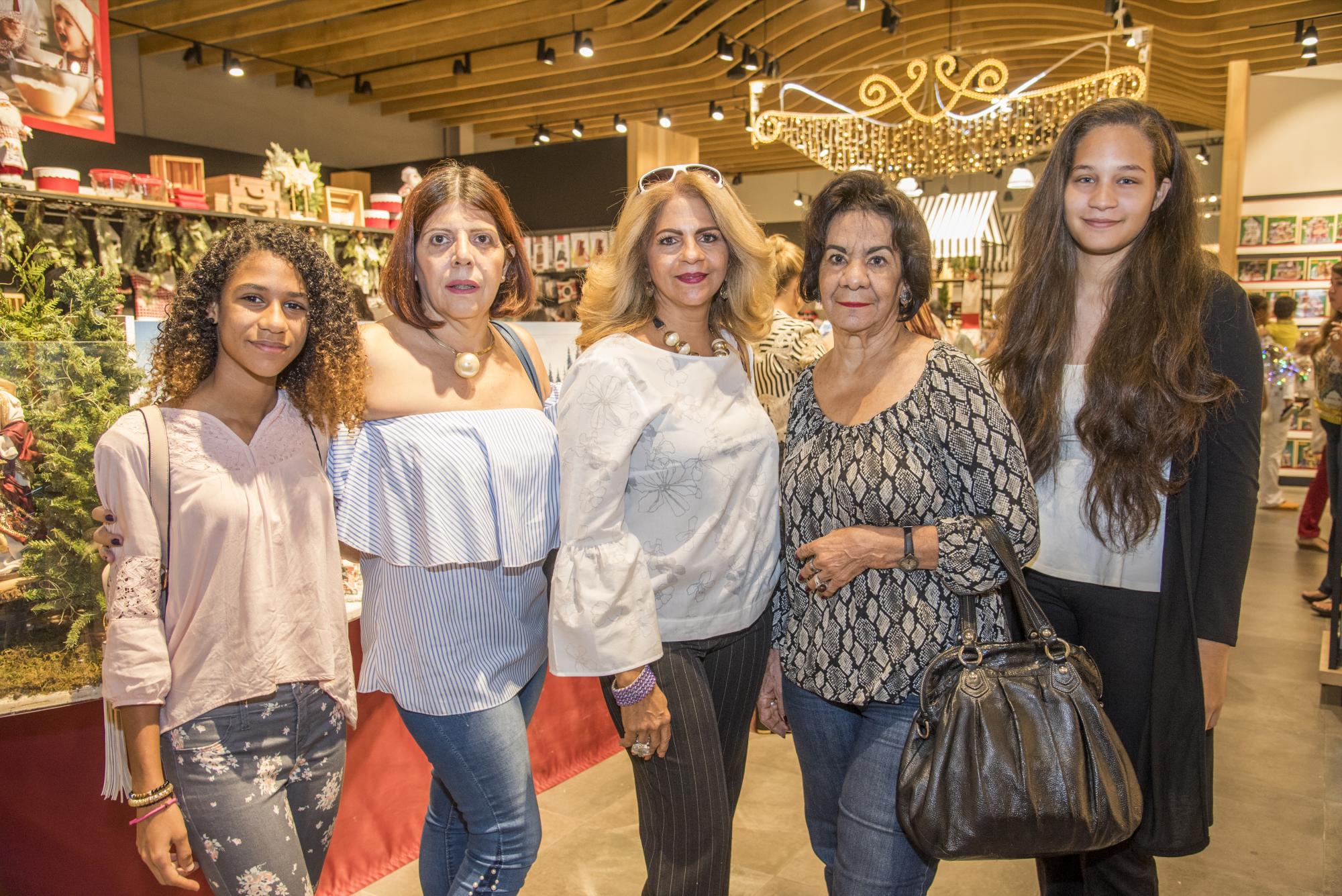 María Méndez, Sara Tavares, Belkis Cadiz, Zuleika Soto y Patricia Mina.