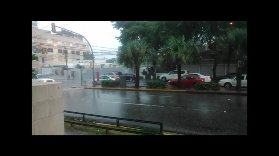 Onamet dice seguirán aguaceros debido a vaguada y onda tropical