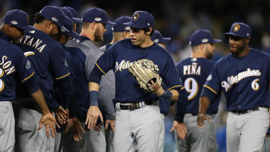 Cerveceros embriagan a Dodgers y ponen serie de campeonato  a su favor
