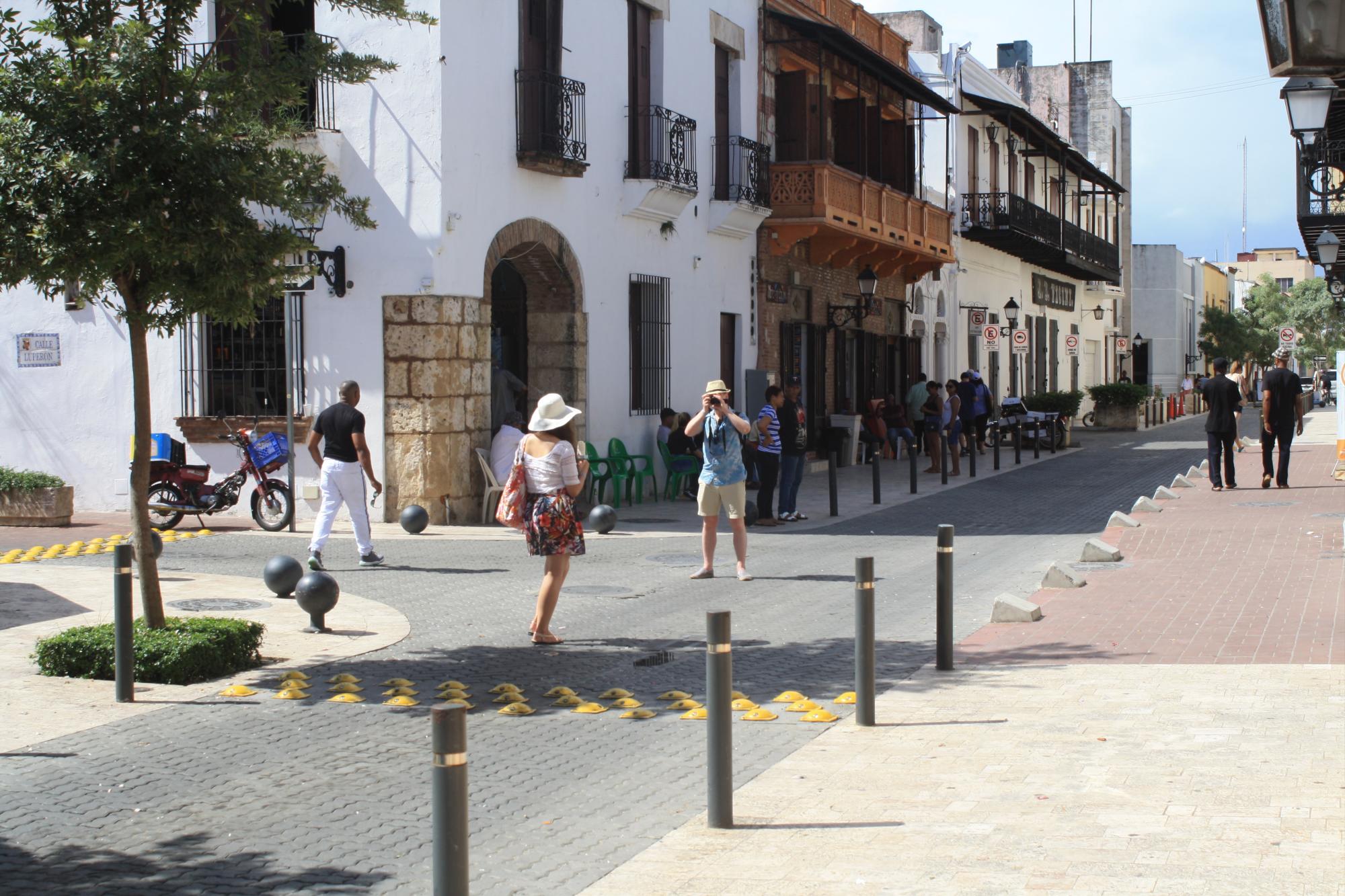Calles limpias y edificios renovados.
