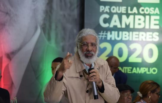 Juan Hubieres lanza precandidatura presidencial por el Frente Amplio