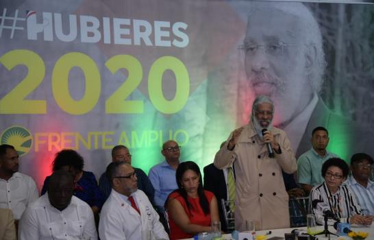 Juan Hubieres lanza precandidatura presidencial por el Frente Amplio