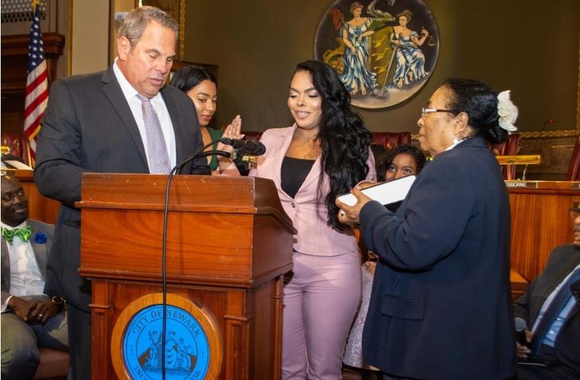 Dominicana jura como jueza municipal de Newark
