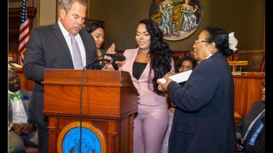 Dominicana jura como jueza municipal de Newark