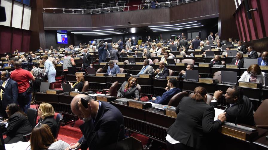 Leonelistas y opositores ven difícil una reforma constitucional; danilistas están a favor  