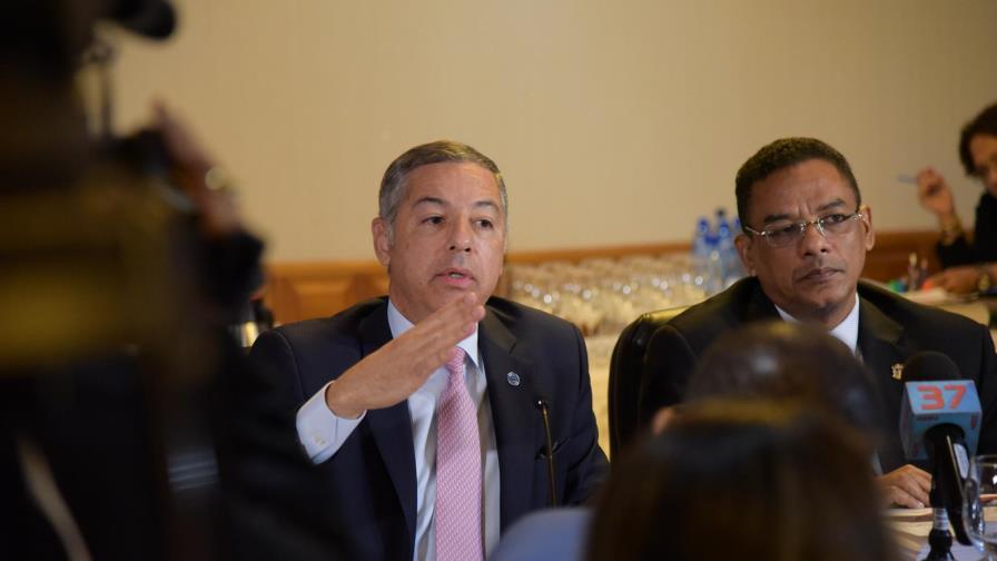 Ministro de Hacienda asegura nivel de endeudamiento es necesario para cumplir compromisos