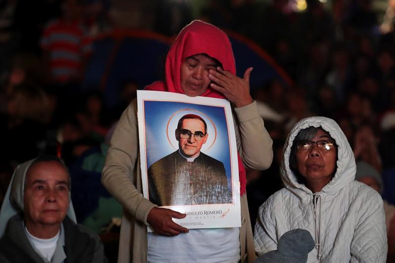 Mujer que recibió “el milagro” de monseñor Romero anima a conocer al santo