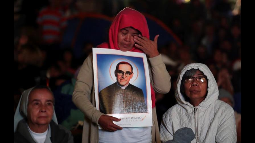 Salvadoreños piden justicia por asesinato de monseñor Romero a 44 años de su asesinato
