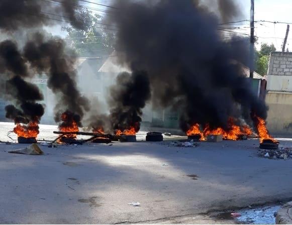 En Tamayo realizan protesta convocada por las redes sociales 