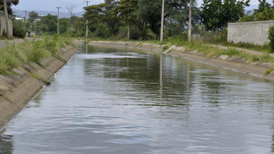 Rescatan cuerpo de  niño de 3 años que se ahogó en canal de riego de Santiago 