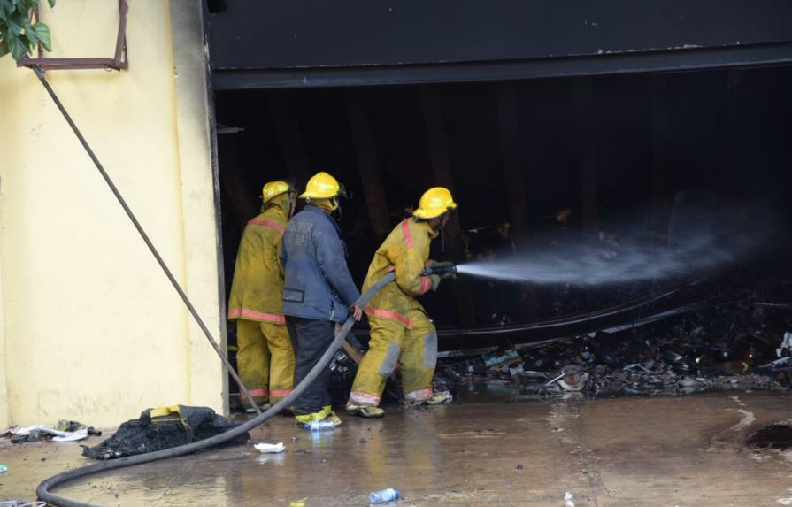 Sigue el incendio en Villa Juana luego de más de diez horas