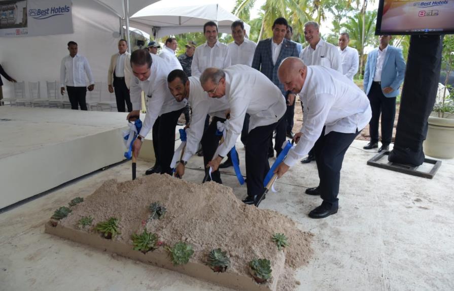 Danilo Medina encabeza  el inicio de construcción complejo hotelero 