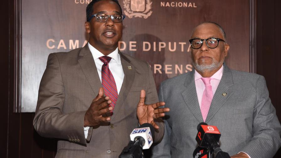 Diputados buscan garantizar atención médica a personas sin seguro 