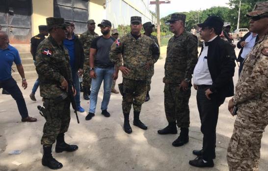 Comandante del Ejército visita frontera; dice no hay que temer por situación de Haiti