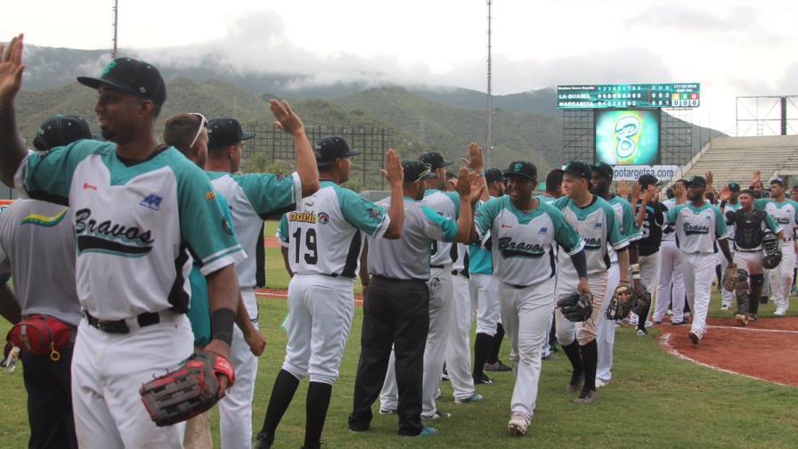 Bencomo lleva a Bravos a triunfo ante Tiburones en Venezuela