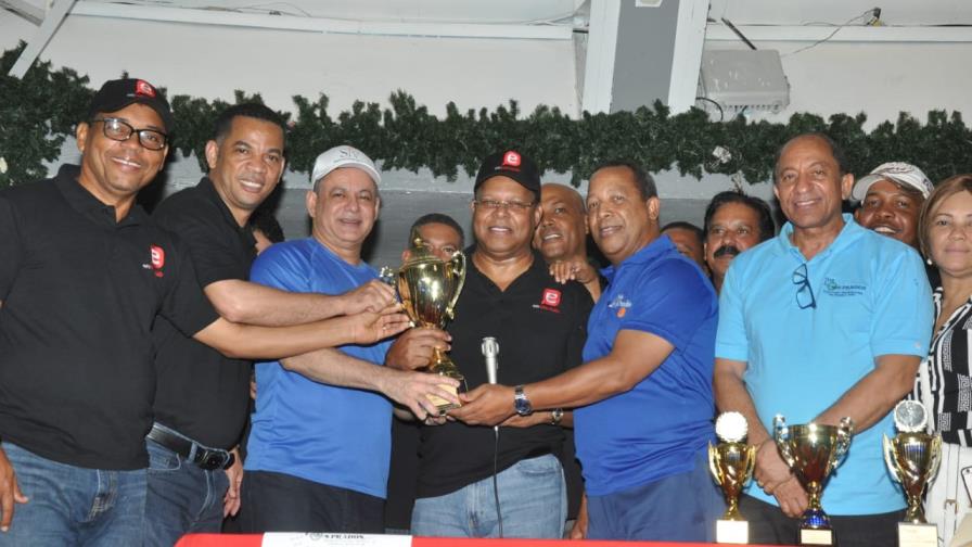 Amigos de Danny campeón dominó en Copa Restauración del club Los Prados