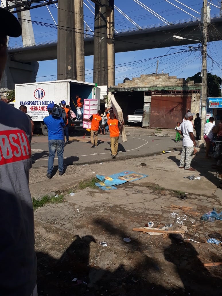 La mudanza de las 25 familias que URBE trasladó a diferentes lugares. Algunos alquilaron, otros se mudaron en residencias de familiares hasta comprar un techo propio con lo que se le dio por la vivienda que ocupaban.