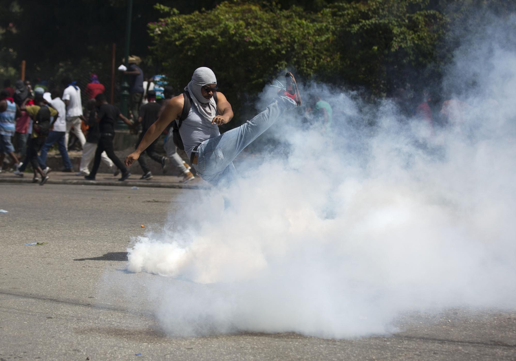 Se enfrentaron a fuerzas del orden.