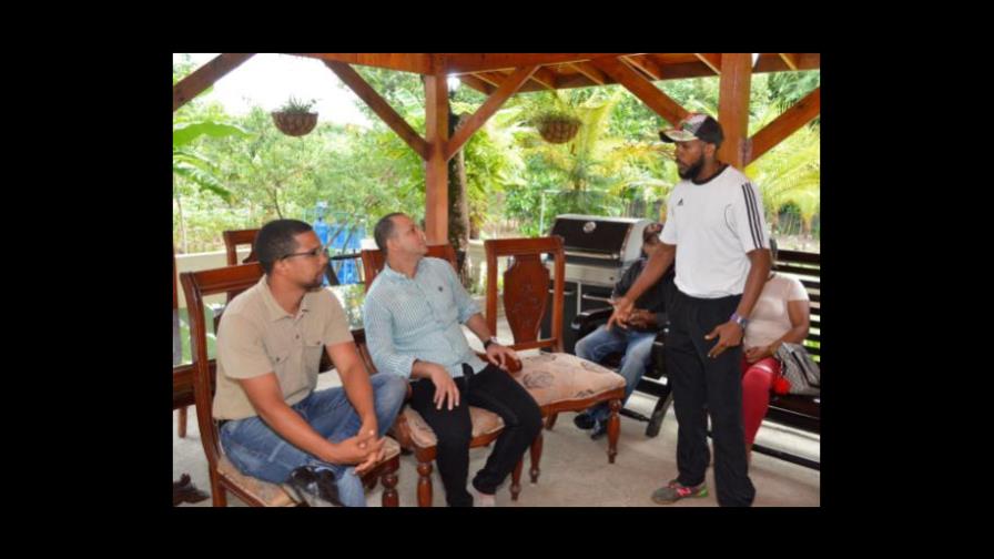 Director del INEFI dará apoyo al equipo de fútbol de Salcedo