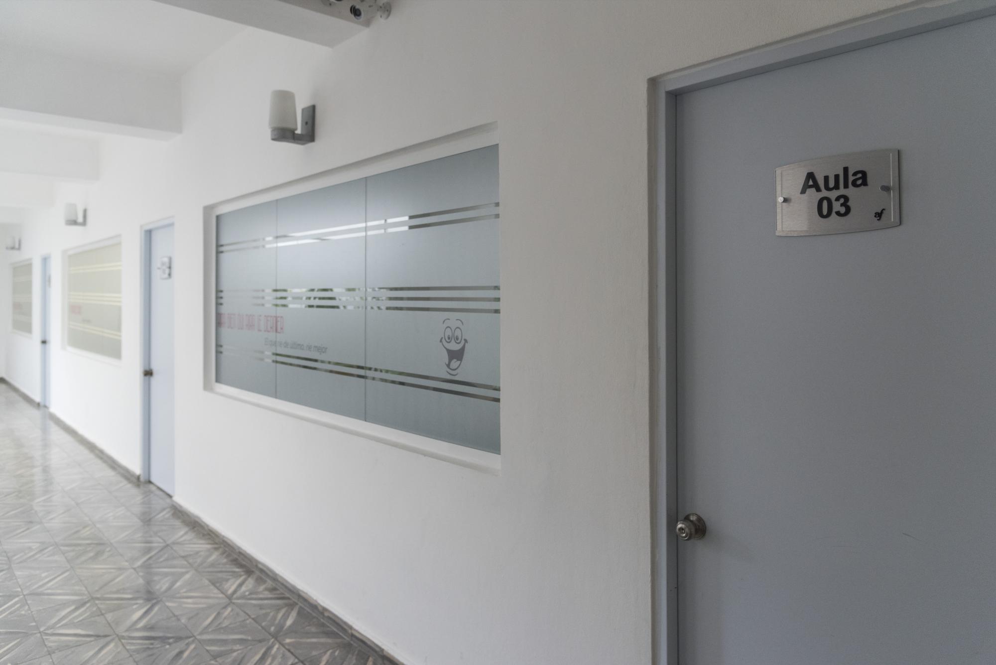 Las aulas cuenta con tecnología y profesores capacitados 