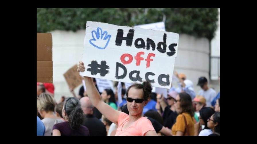 Gobierno de EEUU fija plazo para fallo sobre el DACA