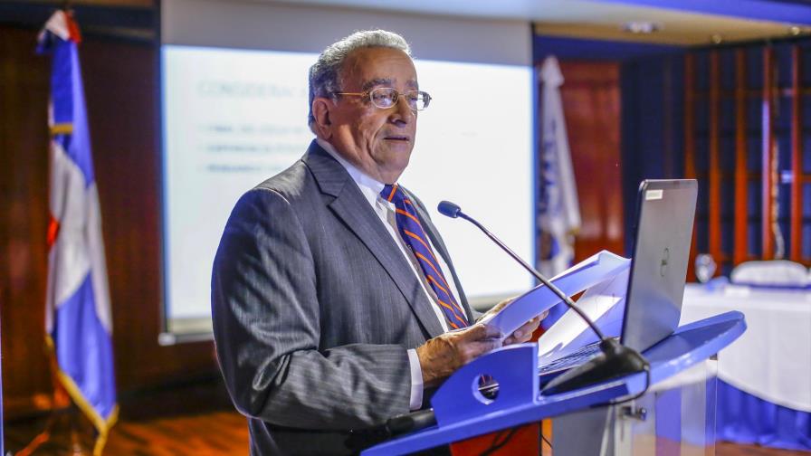 IDEC critica falta libros en las escuelas; Navarro responde 