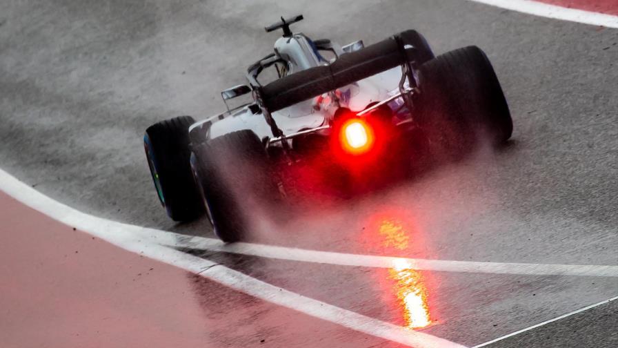 Lewis Hamilton, el más rápido bajo la lluvia en libres 1 del GP de EEUU Lewis Hamilton, el más rápido bajo la lluvia en libres 1 del GP de EEUU