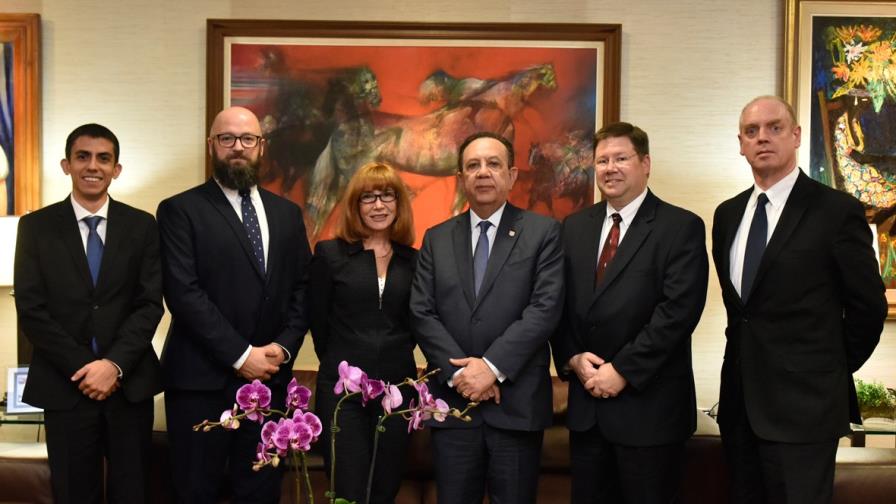 Gobernador Banco Central recibe misión de la Reserva Federal EE.UU. experta en ciberseguridad 