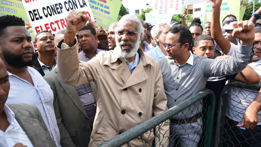 Hubieres salta al escenario electoral en medio de ola de movilizaciones