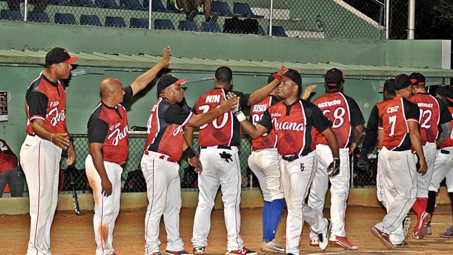Villa Juana y los Mellos se citan en la final del torneo de sóftbol del Distrito Nacional