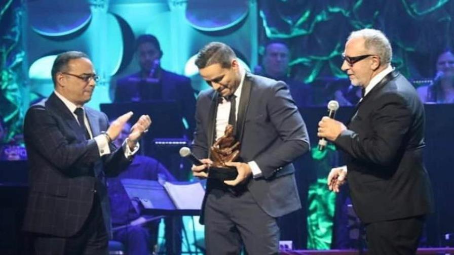 Víctor Manuelle; “Premio al Ícono del Salón de la Fama de Compositores Latinos”