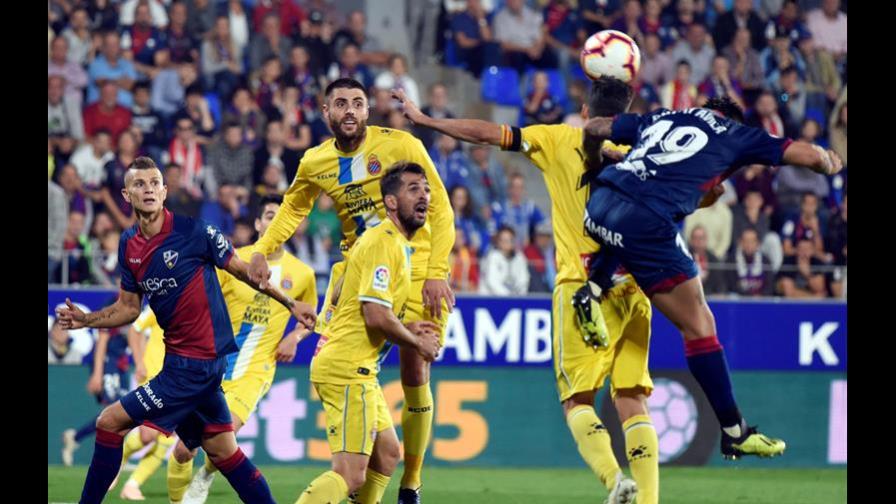 El Espanyol gana en Huesca para ponerse segundo en la Liga