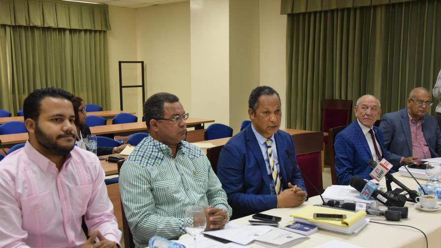 Comisión de Presupuesto cuestiona nuevas bancas Comisión de Presupuesto cuestiona nuevas bancas