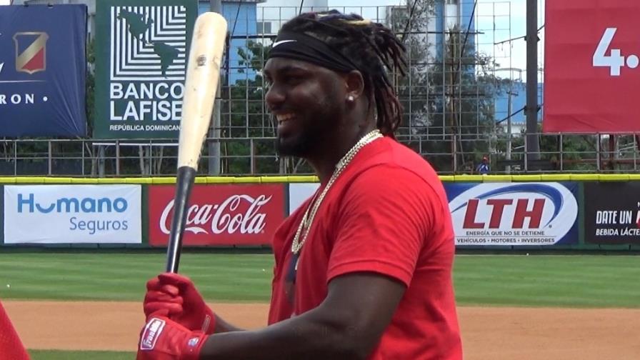 Franmil Reyes se prepara para debutar con Leones del Escogido 