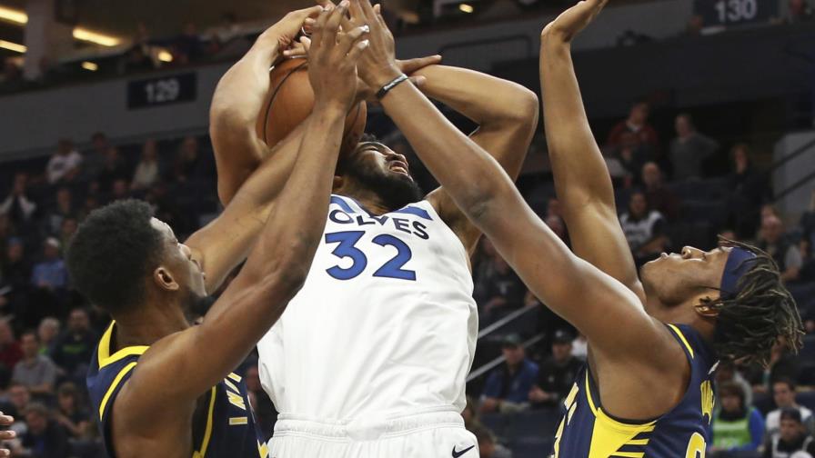 Towns encesta 17 en el regreso de Butler, que se fue con 20 en el triunfo de los Wolves