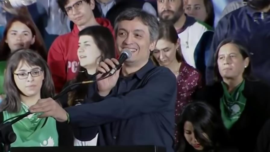 Hijo de expresidentes Kirchner llega al juzgado a declarar en causa de sobornos