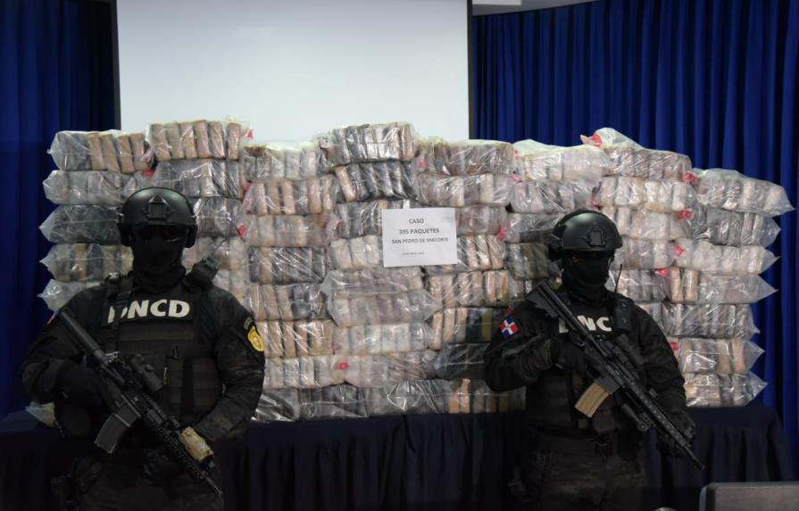 Decomisan 395 kilos de cocaína dentro de bote en San Pedro de Macorís 