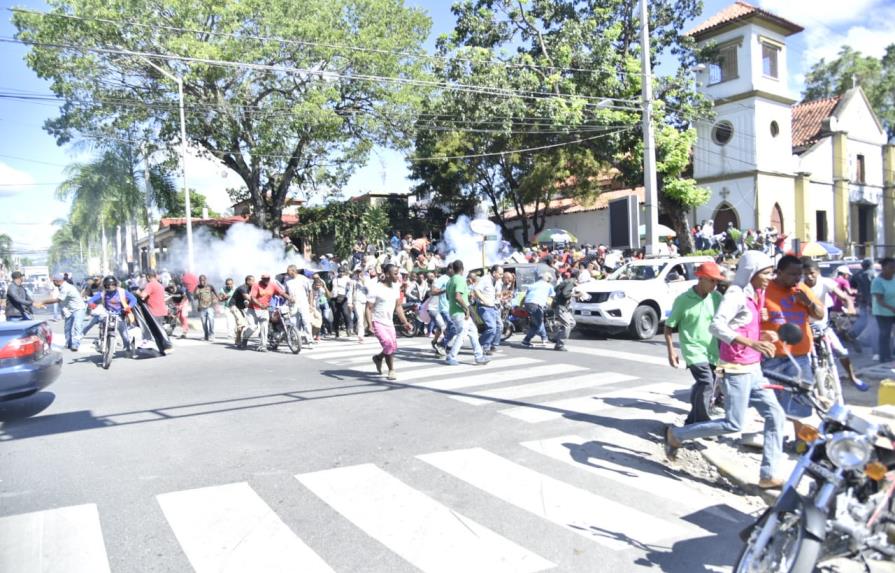 Al menos cuatro afectados por bombas lacrimógenas durante manifestación en San Cristóbal 