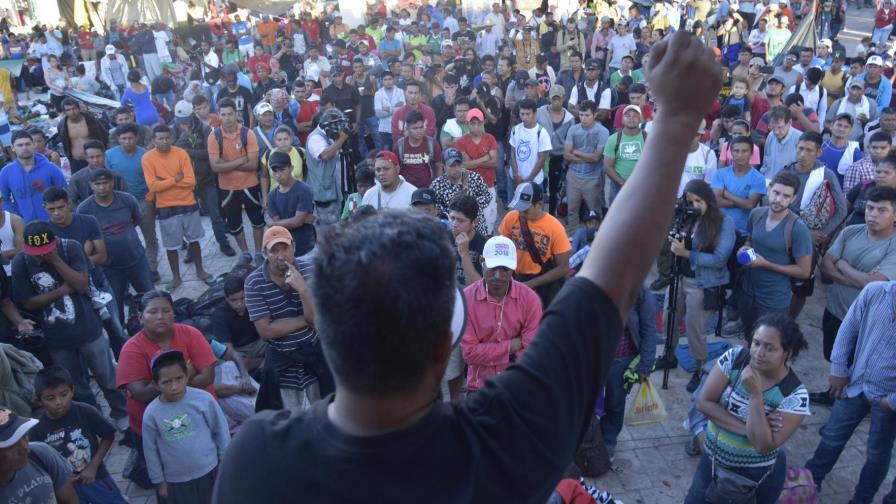 Migrantes continúan caravana que enfurece a Trump