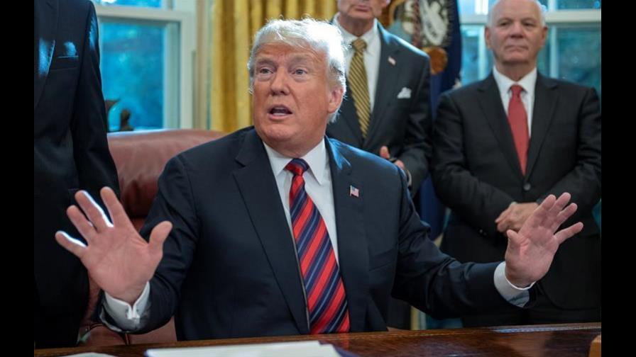 Trump habla con líderes del Pentágono sobre opciones ante caravana migratoria