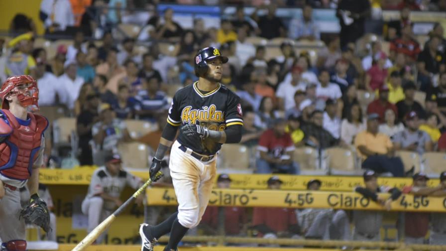 Erick Mejía remolcó cinco carreras y las Águilas frenan al Escogido en el Estadio Cibao