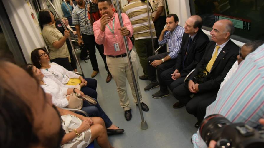 Delegación de embajadores visita el Metro y el Teleférico de Santo Domingo Delegación de embajadores visita el Metro y el Teleférico de Santo Domingo