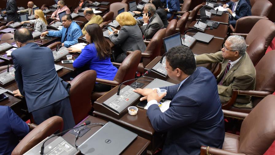 Diputados aprueban cambios    a la Ley de Notarios 140-15