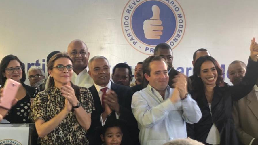 PRM da la bienvenida al exacalde Francisco Fernández y su esposa Betty Gerónimo 