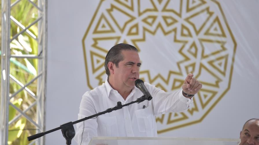 Ministro de Turismo anuncia obras  para Samaná en el 2019