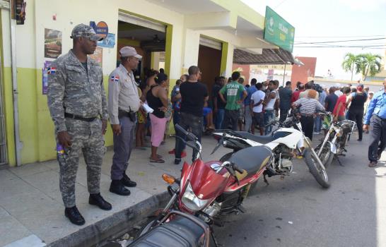 Moradores de Capotillo protestan por aumento en los precios de los combustibles 
